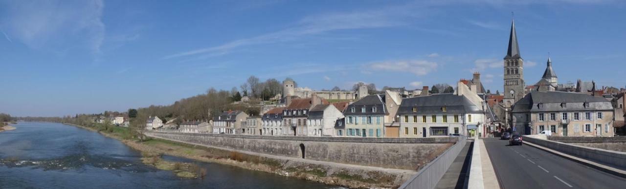 Gite De La Galerie Du Pont La Charité-sur-Loire Buitenkant foto